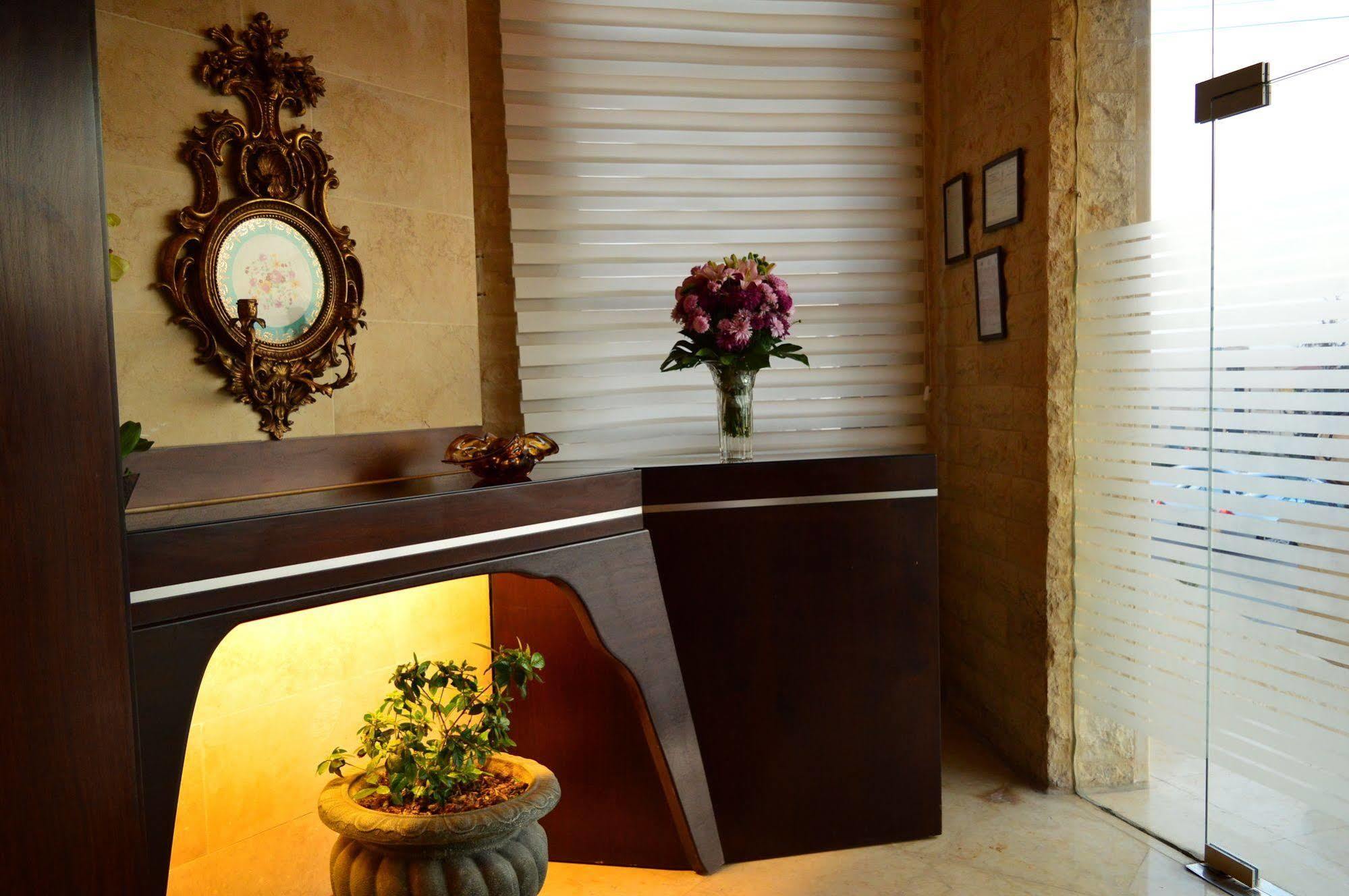 Nadine Hotel Suites อัมมาน ภายนอก รูปภาพ